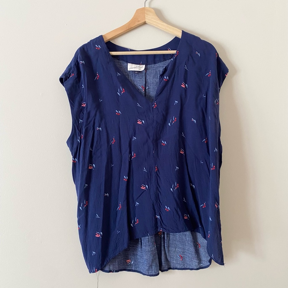 Universal Thread • Navy Floral Top
